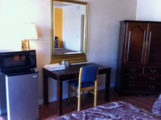 Holiday Motel Fresno - photo 5