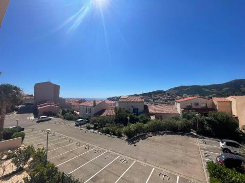 Apartment Proche De La Plage Des Elmes Appartement De Type F3 Avec Terrasse Et Parking — 4-Star Luxury Hotel in Banyuls De La Marenda, France