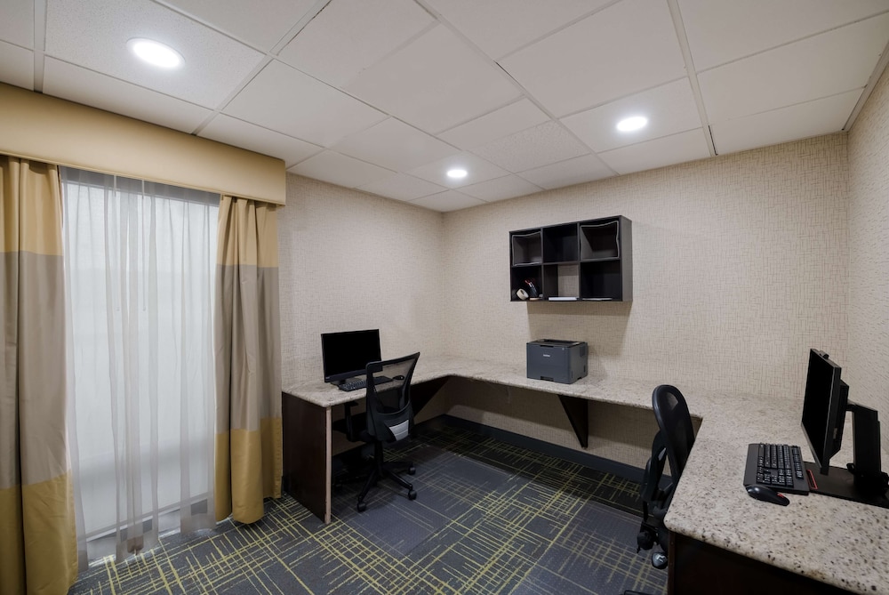 Hampton Inn Marshall - photo 35