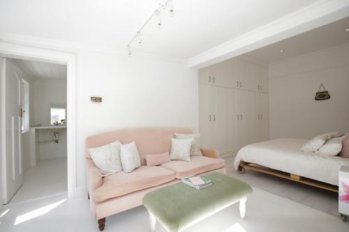 Wonderland Cottage on Chelsea Village Doorstep