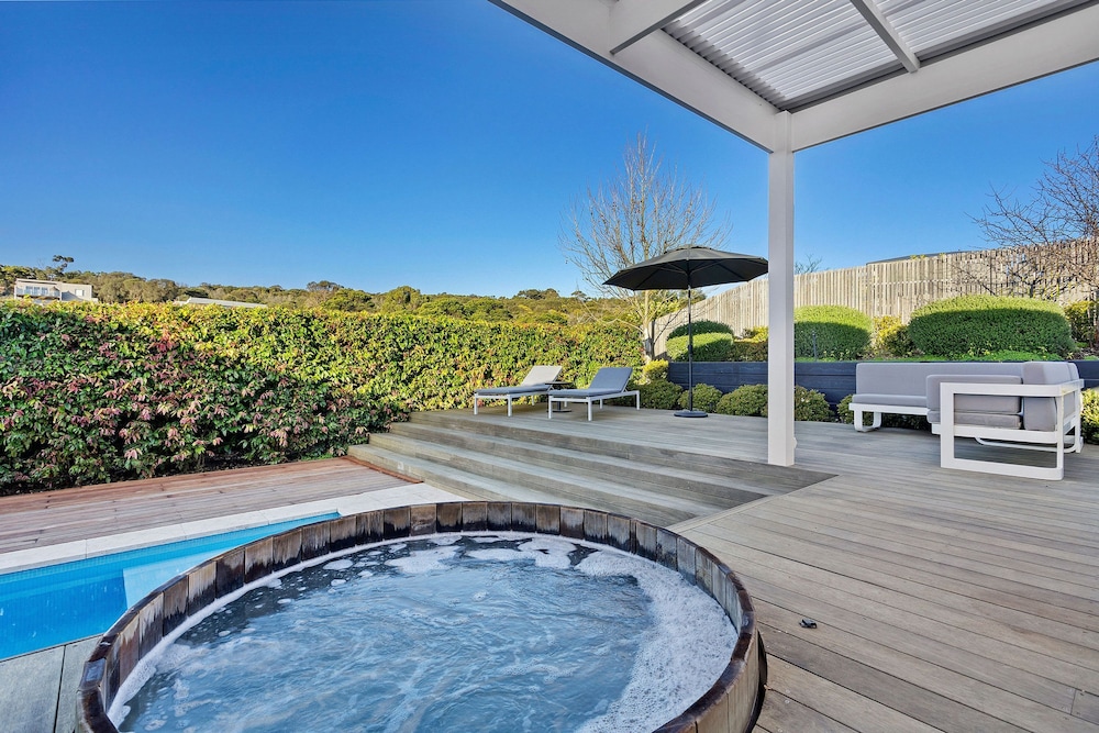 Hamptons Elegance Views Pool Spa — Mount Martha — photo 3