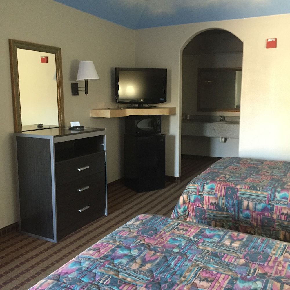 Camelot Inn & Suites Hobby Gulf Freeway - photo 13