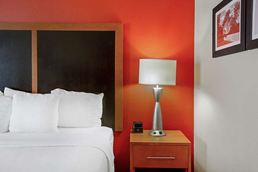 La Quinta Inn & Suites by Wyndham Williamsburg Historic Area - photo 14
