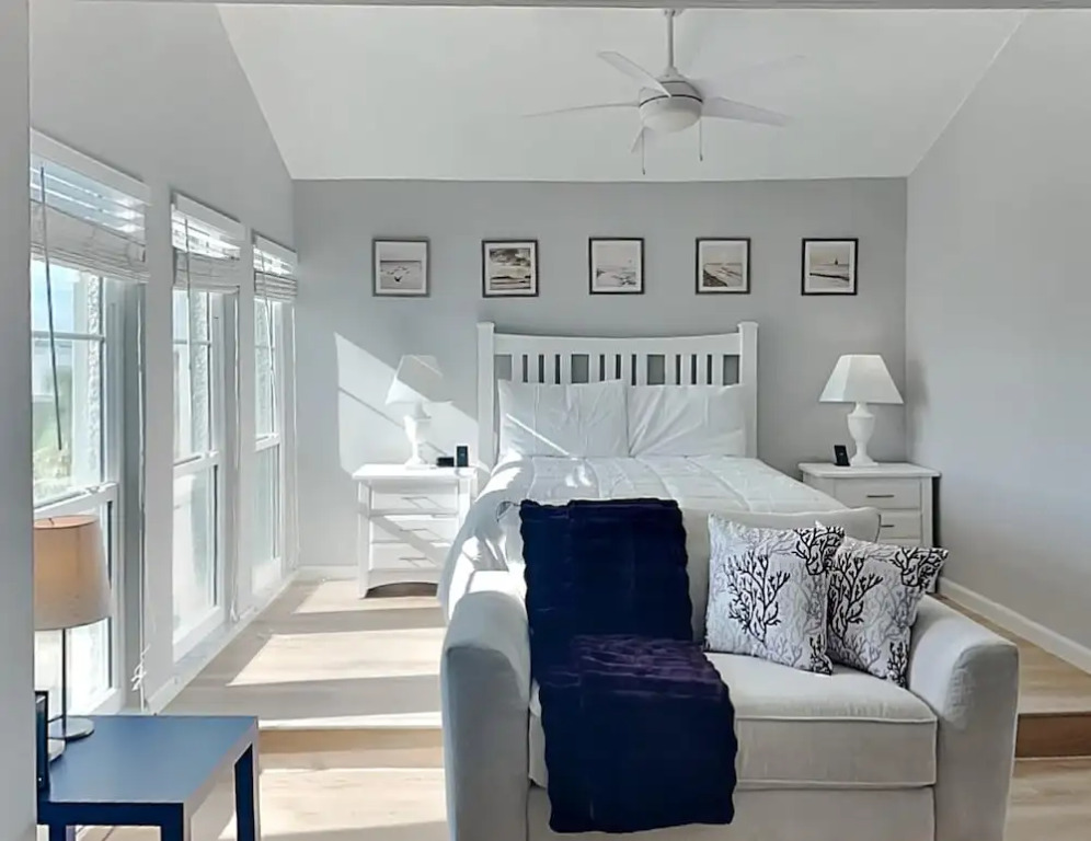 Madeira Beach Yacht Club 247F by Distinctive Beach Rentals — 4-Star Luxury Hotel in Madeira Beach, United States