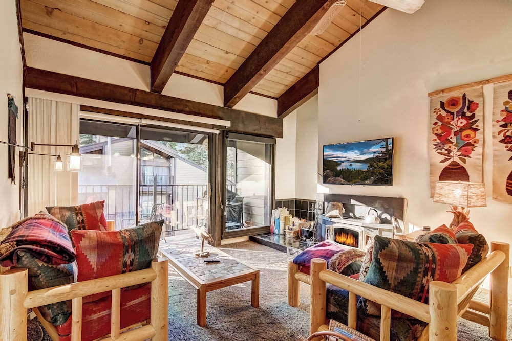 Alpine Meadows Peak 15 Min to Commons Beach — hotel in Unknown City