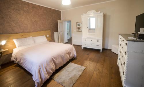 La Maison Apartment — 4-Star Luxury Hotel in Fanano, Italy