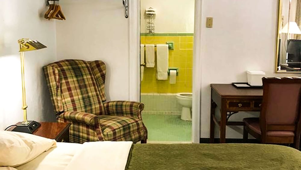 Relax Inn Altoona - photo 30