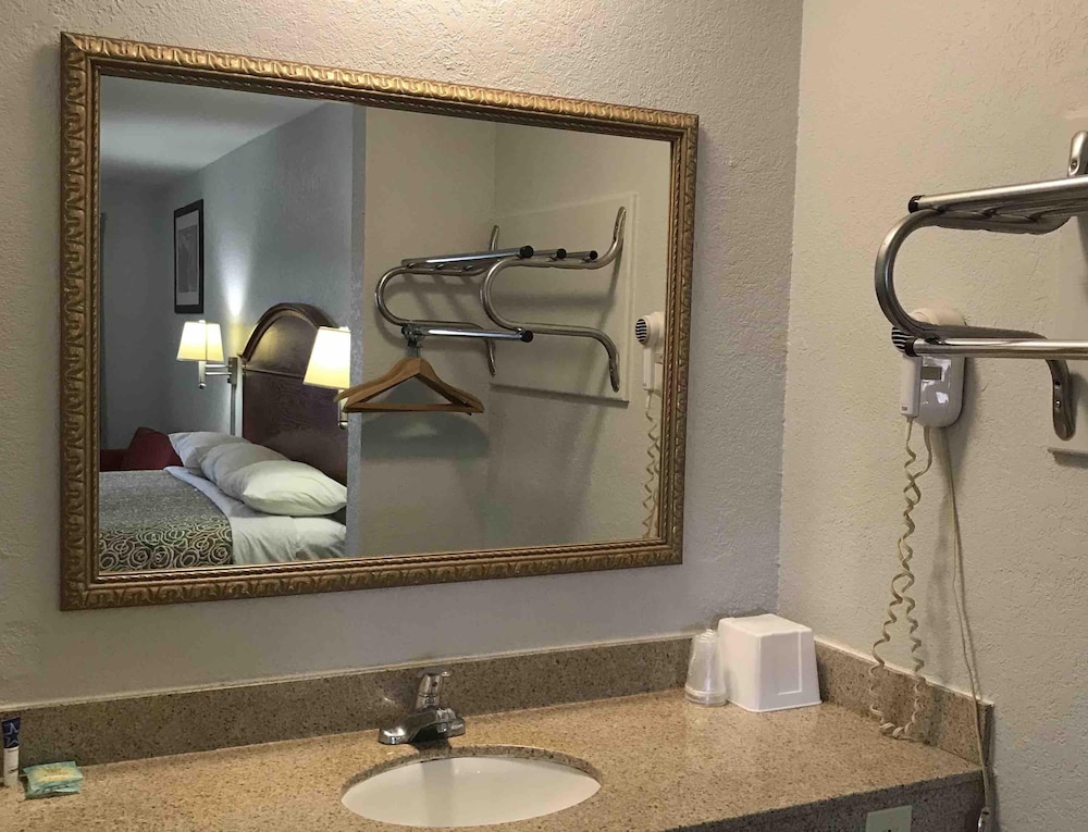 Walnut Inn Motel - photo 8
