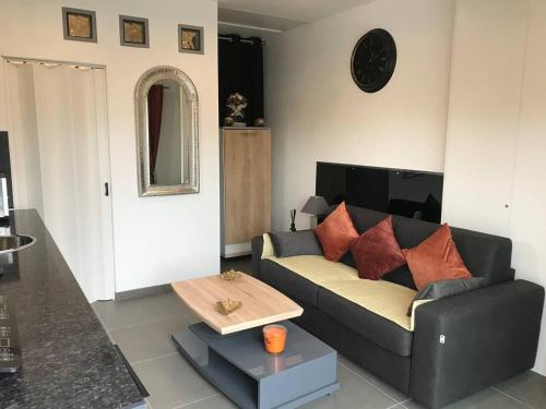 Studio Detente a 10mn de la Gare Et Aeroport St Exupery — hotel near Lyon Saint-Exupéry Airport