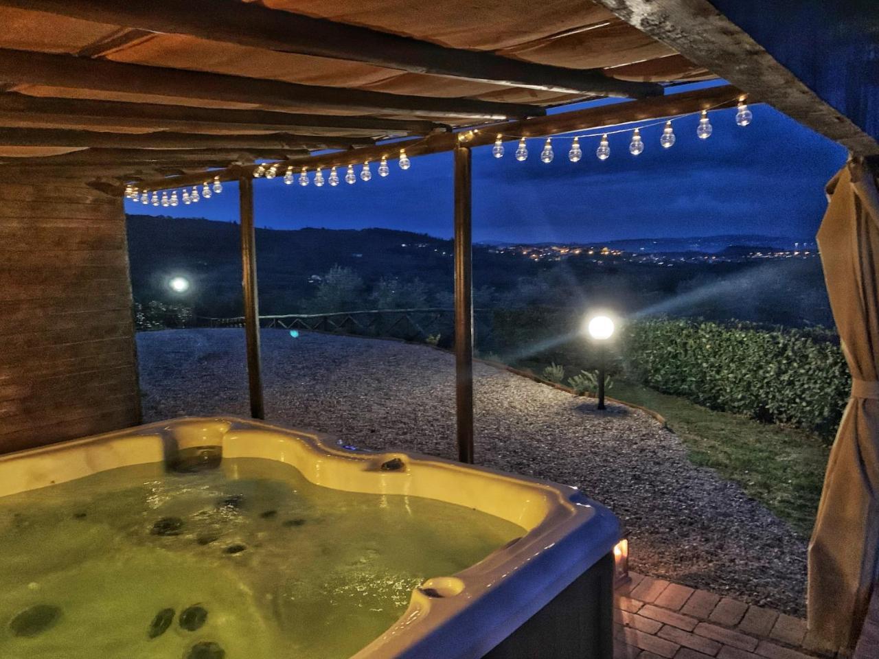 Agriturismo Annibale — 4-Star Luxury Hotel in Tuoro Sul Trasimeno, Italy