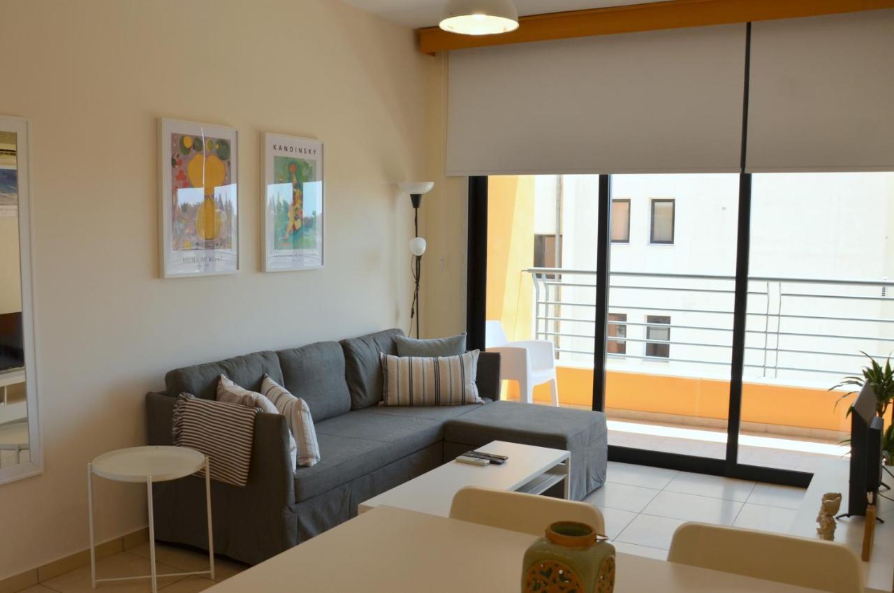 Mirabella Mackenzie 1 Bedroom Flat Near the Sea