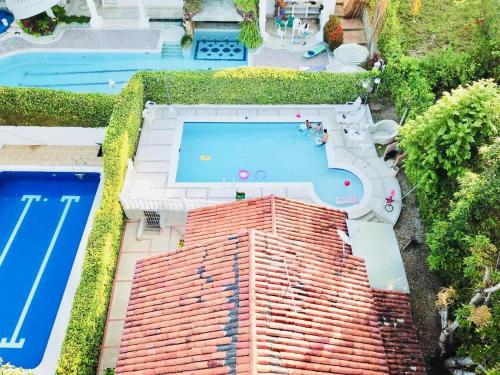 Casa Hacienda La Estancia piscina privada — 4-Star Luxury Hotel in Melgar, Colombia