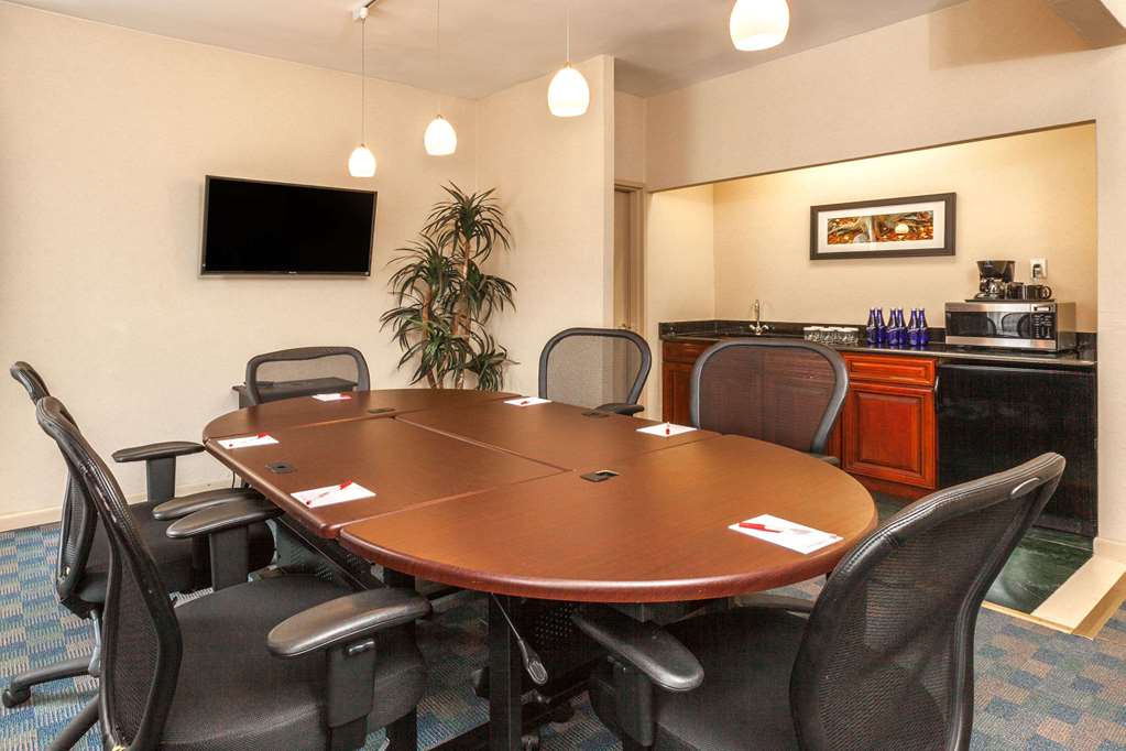 Ramada by Wyndham Jersey City - photo 11