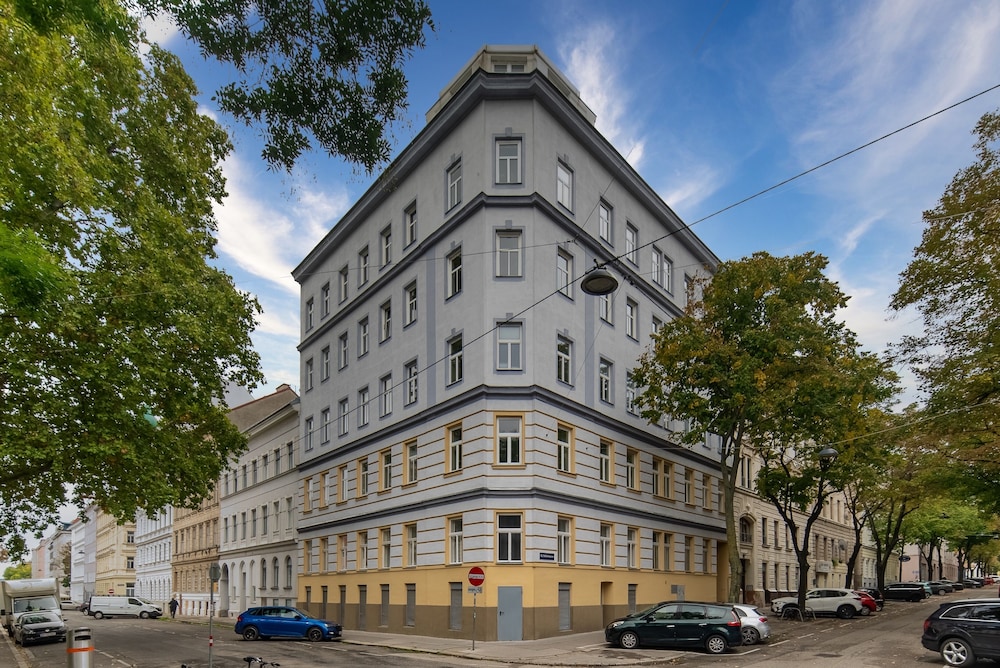 Big spacious central apartment in Vienna — 4-Star Luxury Hotel in Vienna, Austria