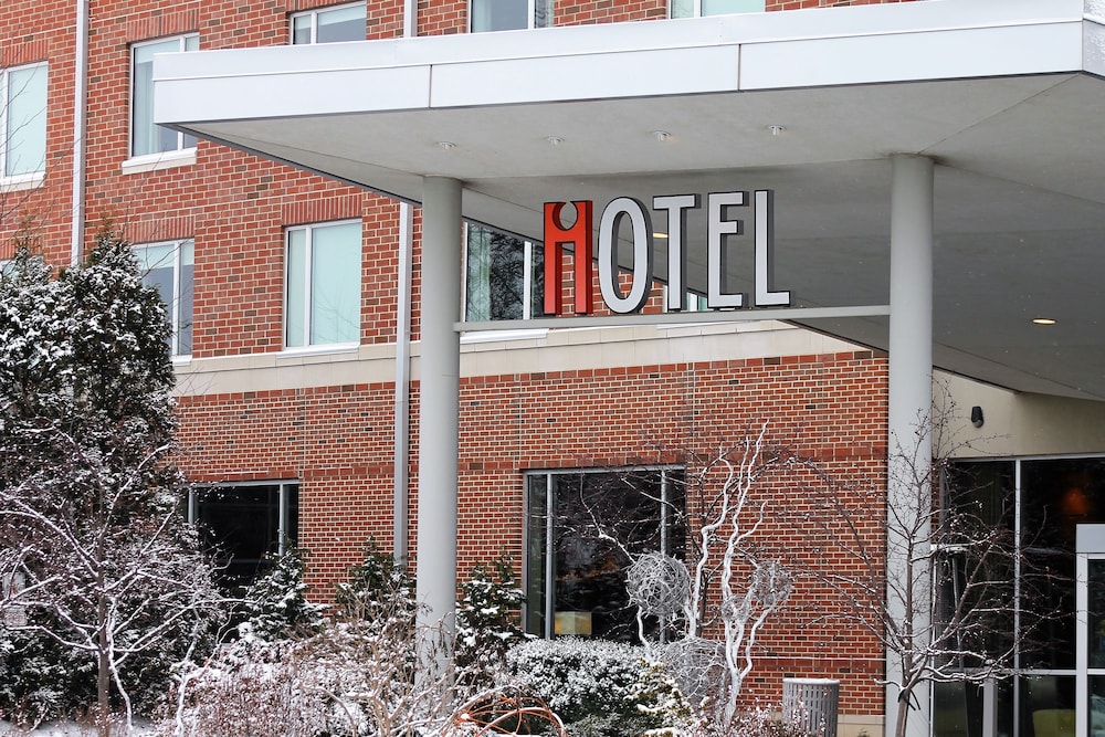 I Hotel And Illinois Conference Center - photo 36