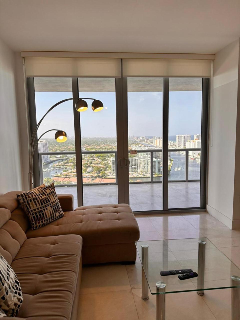Oceanview Luxury 2BR with Pool & Beach — 4-Star Luxury Hotel in Hallandale Beach, United States