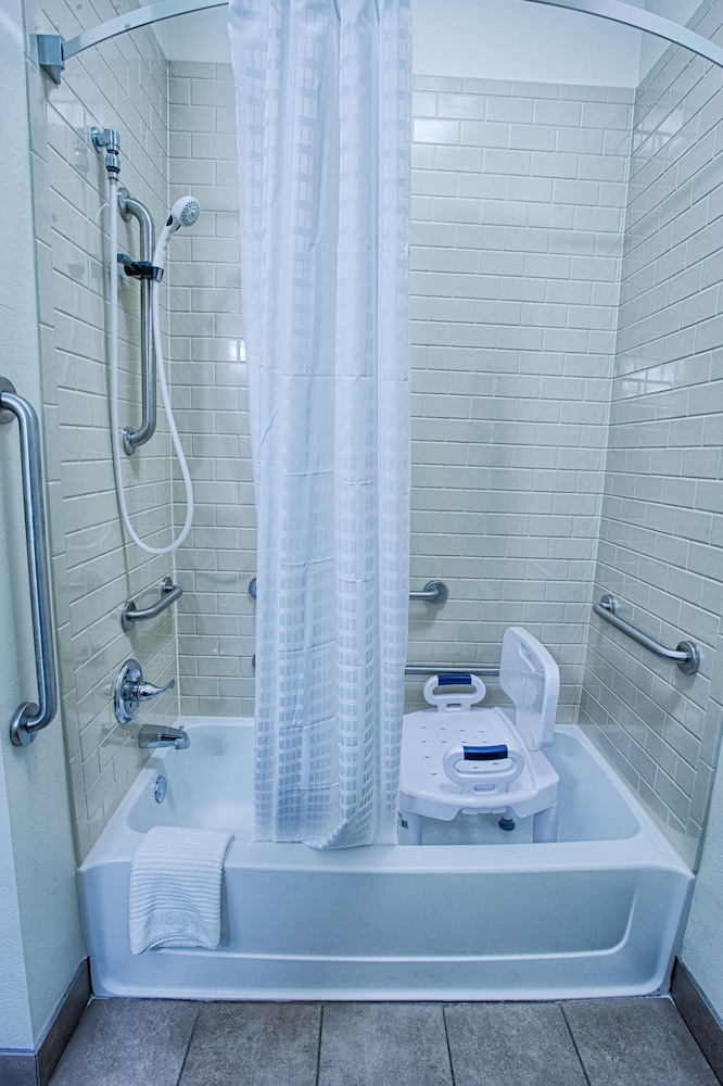 Candlewood Suites Fargo N. Dakota State University by IHG - photo 44