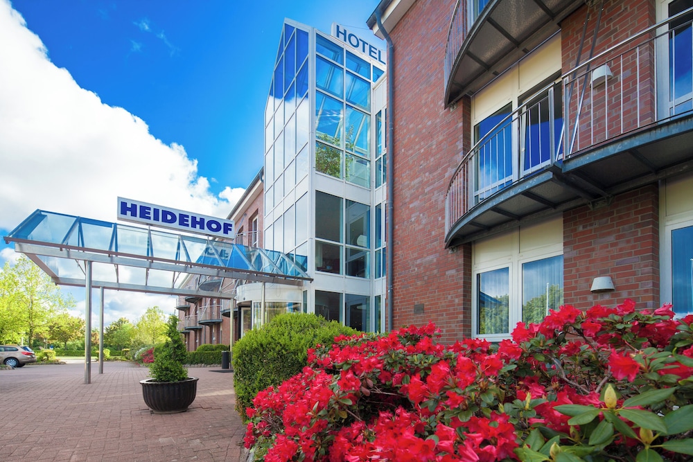 Hotel Heidehof garni — 4-Star Luxury Hotel in Buedelsdorf, Germany
