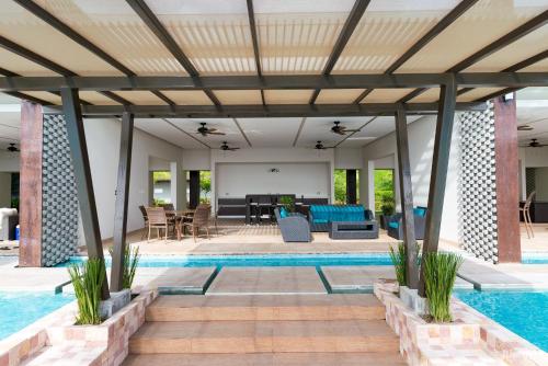 Luxury Beach Apartment Herradura Fishermen And Family — 4-Star Luxury Hotel in Jaco, Costa Rica