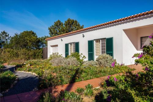 Casa Sol a Sol Villa with Swimming Pool by Lisbeyond — 4-Star Luxury Hotel in Aljezur, Portugal