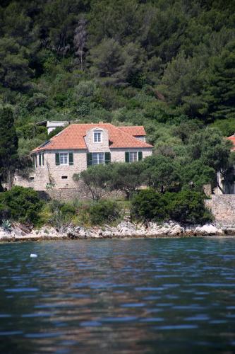 Eco Residence Rokotovi — 4-Star Luxury Hotel in Stari Grad, Croatia
