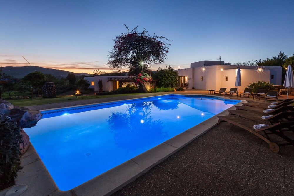 Villa Canseres — 4-Star Luxury Hotel in Santa Eularia Des Riu, Spain