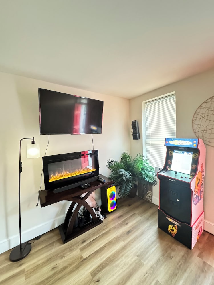 Downtown Loft Close to Topgolf Horseshoe Casino UM Baltimore - photo 52
