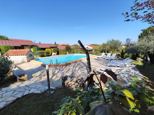 Poolside compact family cottage Blum — 4-Star Luxury Hotel in Rovinj, Croatia
