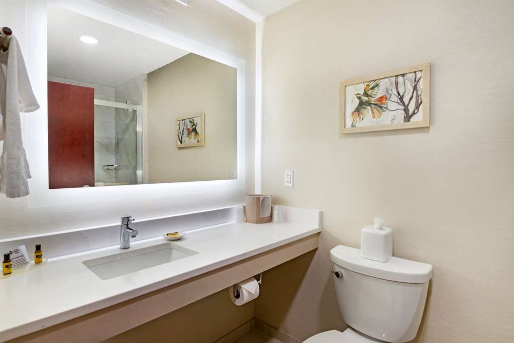 Best Western Plus Crossroads Inn & Suites - photo 18