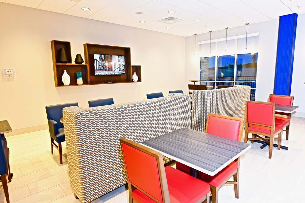 Holiday Inn Express & Suites Perryville by IHG - photo 44