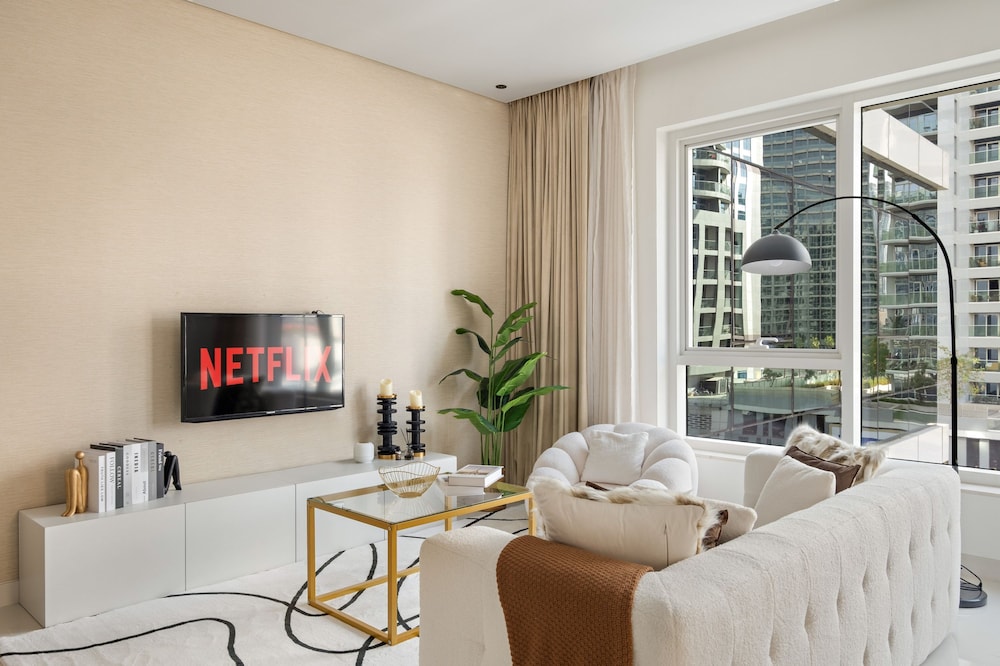 Damac Canal Views 606 1BD — 4-Star Luxury Hotel in Dubai, United Arab Emirates
