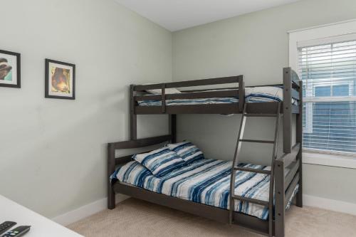 A Sloth's Retreat by Oak Island Accommodations - photo 16