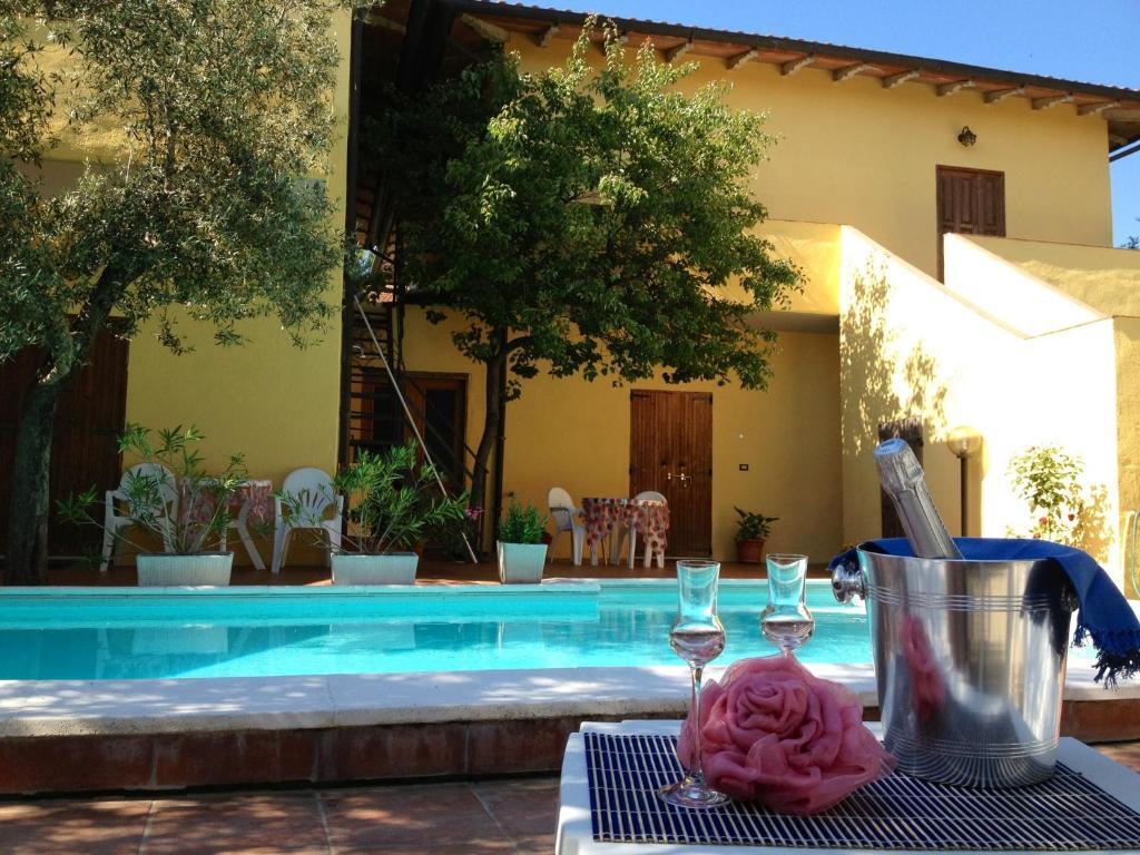 Il Porto — hotel in Tuoro Sul Trasimeno