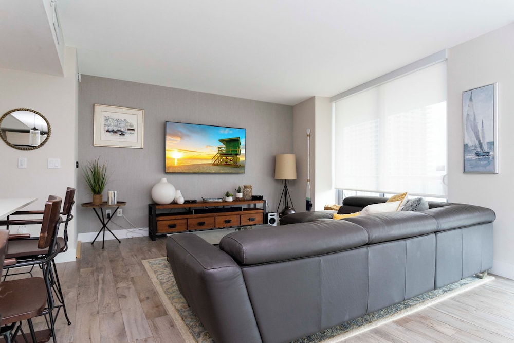 Stunning Bay Front 3 Bed Private Floor Apt 2001 @ BW Resort Miami - photo 8