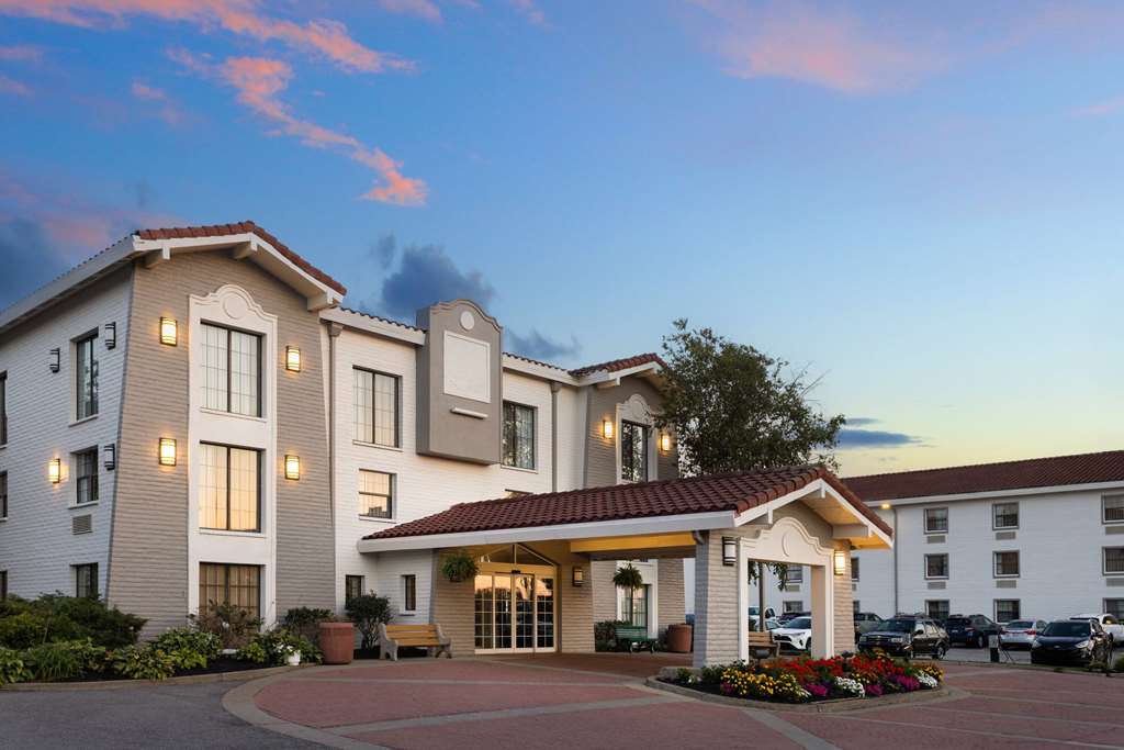 La Quinta Inn by Wyndham Pittsburgh Airport - photo 6