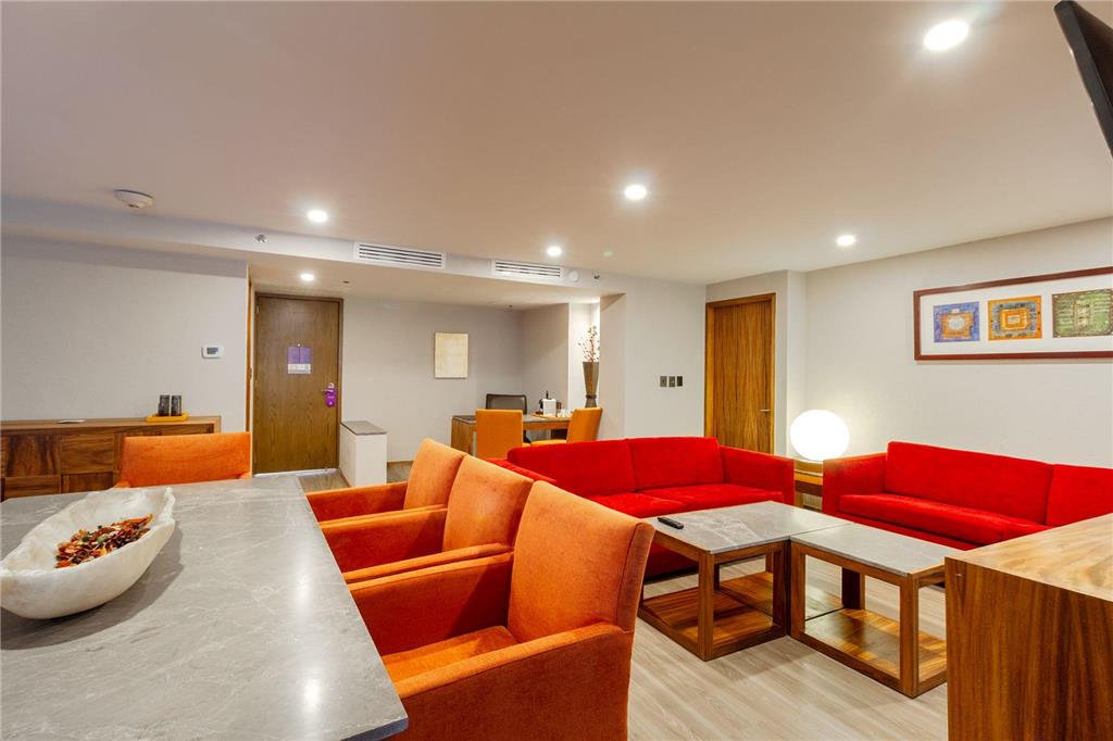 Master Suite living room