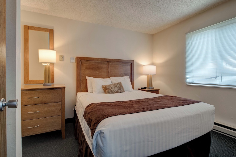 Ester Lee Oceanview Inn - photo 15
