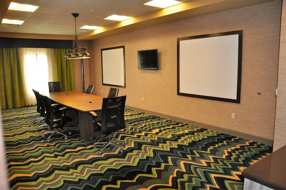 Holiday Inn Express & Suites Perry National Fairground Area #34 by IHG - photo 67