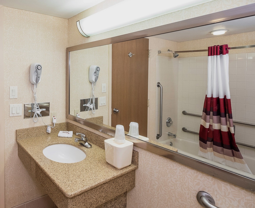 Red Roof Inn & Suites Mt Holly McGuire AFB - photo 30
