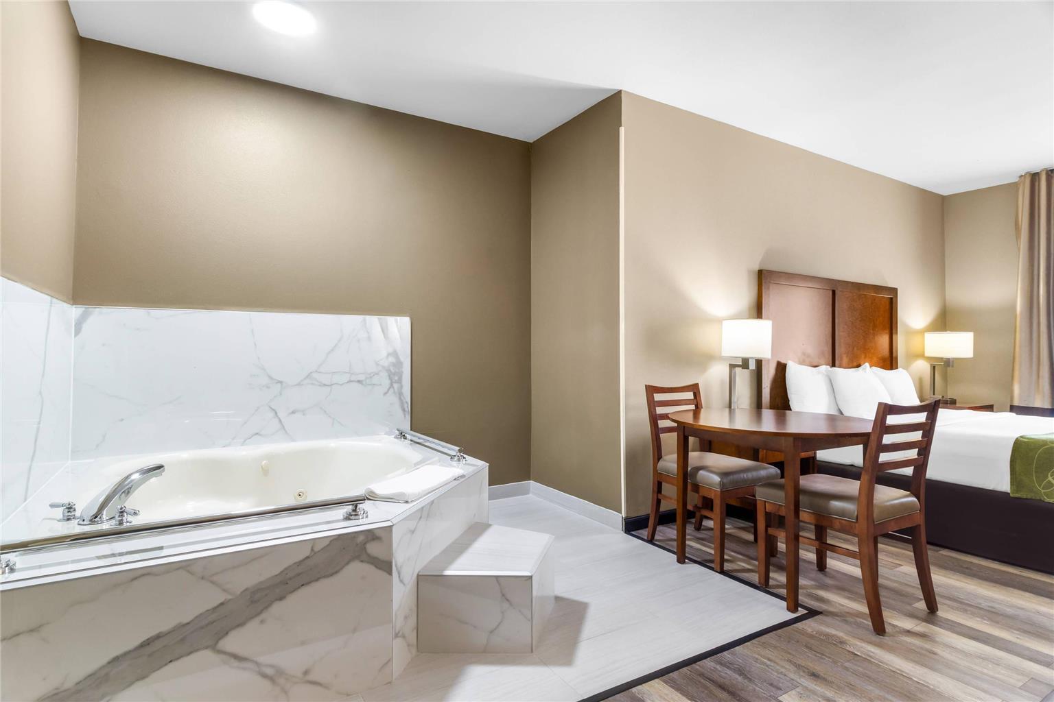 Comfort Suites Mount Vernon - photo 14