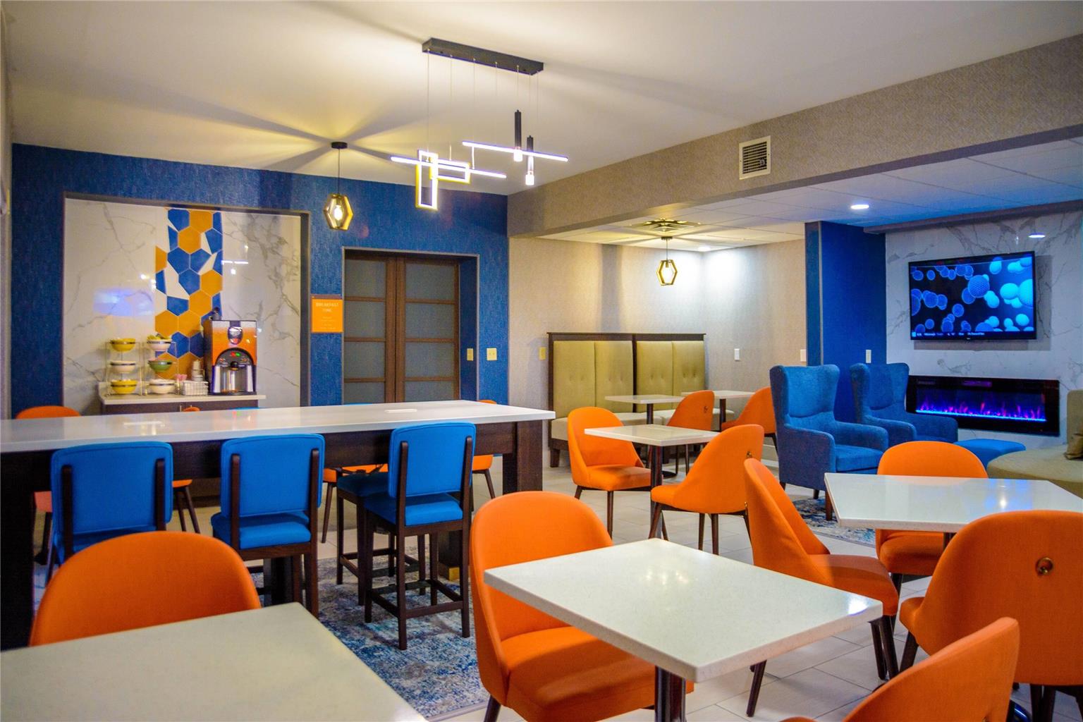 La Quinta Inn & Suites by Wyndham Fayetteville I 95 - photo 7