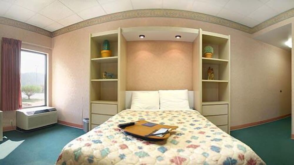 Hampton Inn Summersville - photo 8
