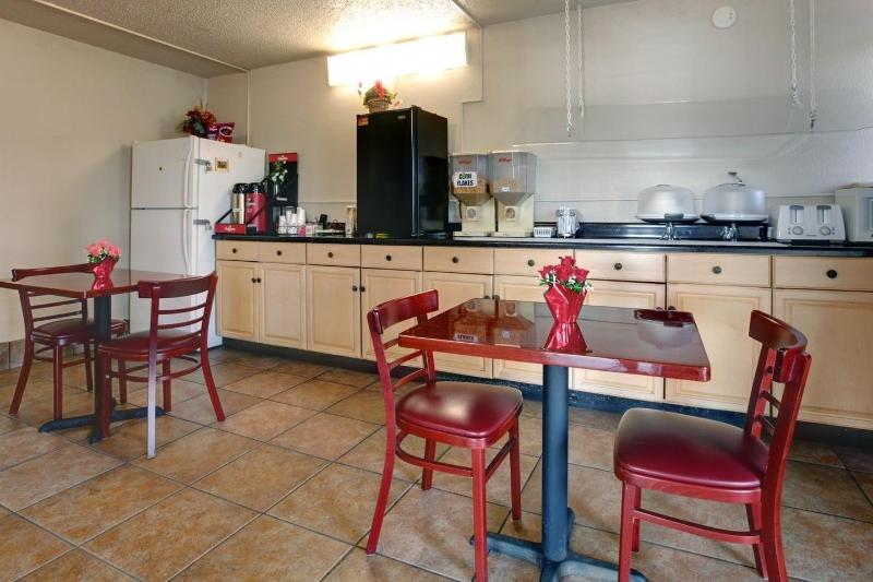Americas Best Value Inn Alachua - photo 26
