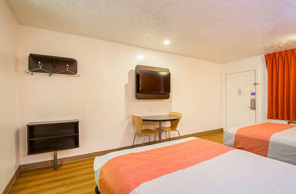 Motel 6 Madisonville TX - photo 13