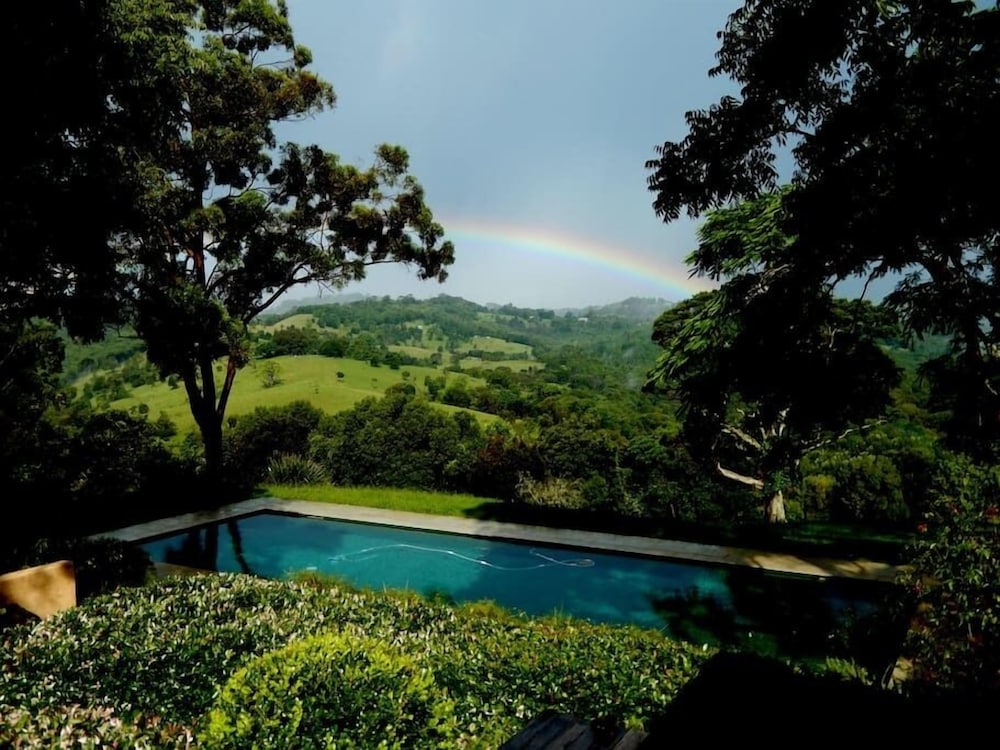 Riverbend Byron Hinterland Retreat — 4-Star Luxury Hotel in Byron Bay, Australia