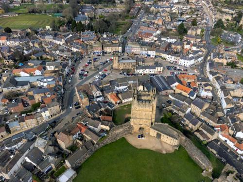 Comfy Dales holiday base on Market Place of historic market town