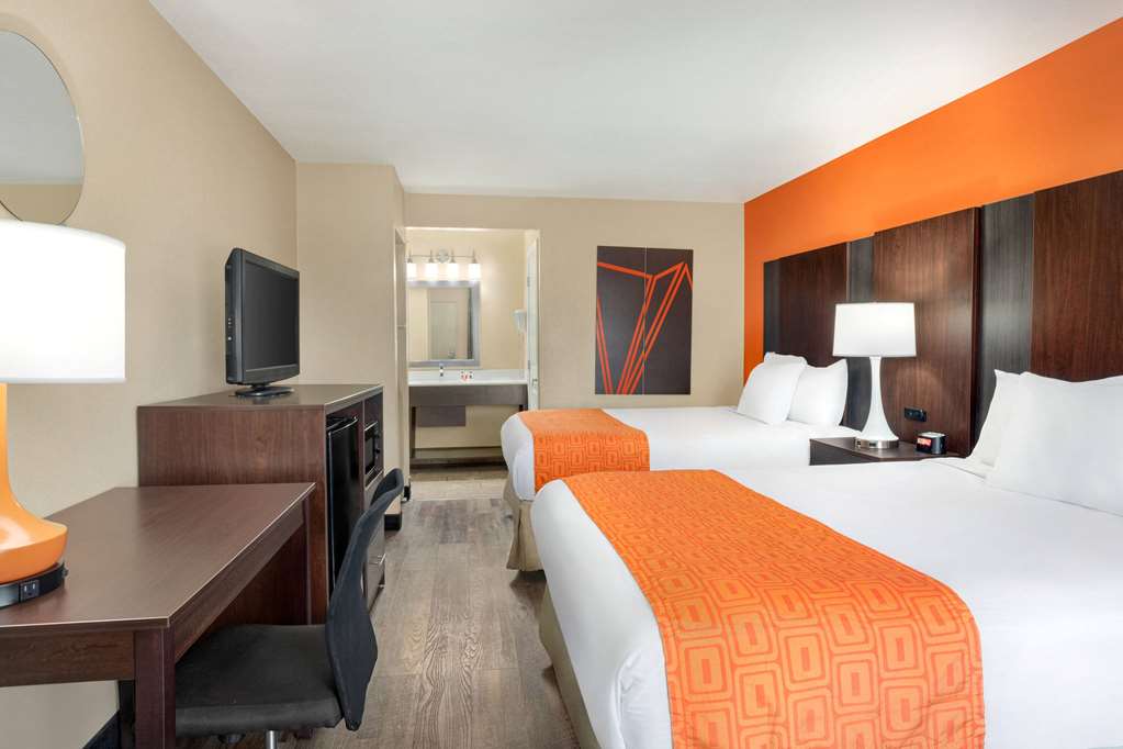 Howard Johnson by Wyndham Pigeon Forge - photo 25