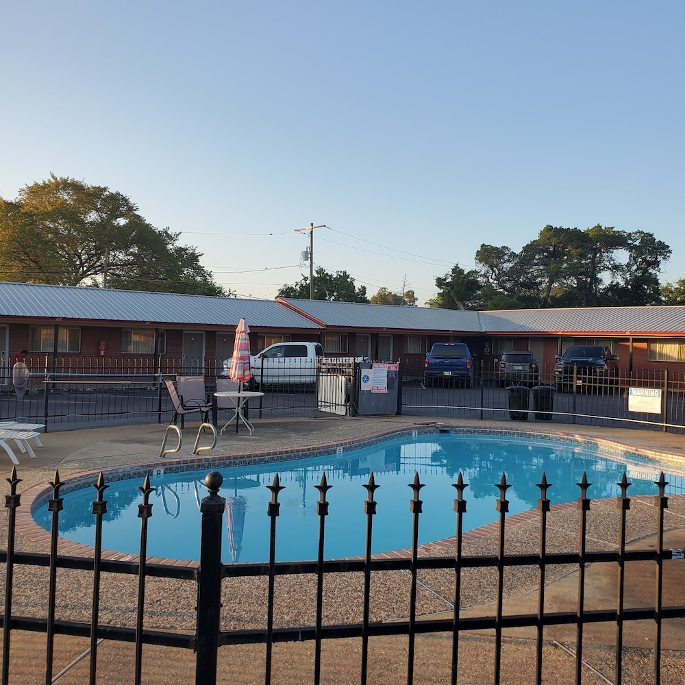 Vanguard Motel - photo 14