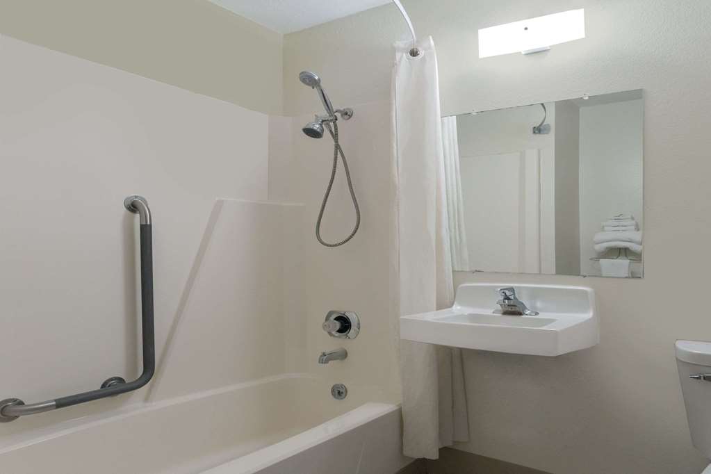 Super 8 by Wyndham Wisconsin Dells - photo 8