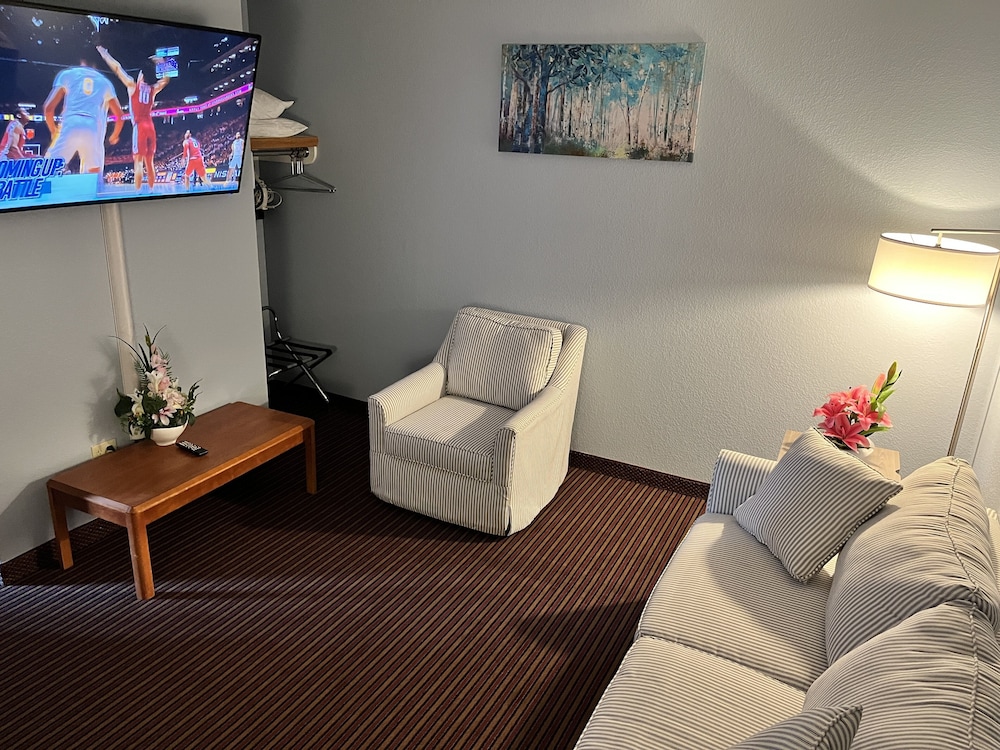 Garnett Hotel & RV Park - photo 14